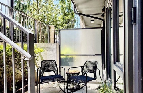 Lower Lonsdale Apartment | Stylish Suite · Kitchen · Wifi · Patio · Transit Friendly · North Vancouver