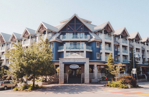Village North Hotel | Summit Lodge Boutique Hotel