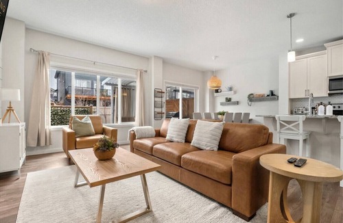 Cochrane House | Sundown Haven | Fenced Yard | Park | Crib | Pets
