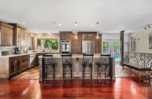 Central Okanagan House | SUNNYSIDE OASIS - Panoramic lake/mountain view, 4BR, Heated 20'x40' Private Pool