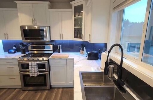 North Glenmore House | SunnyStays Family Friendly Home Near Golf, YLW, UBCO, Winery
