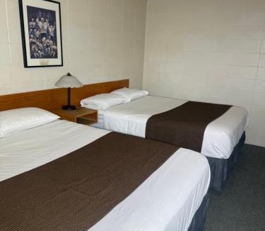 Consort Hotel | Sunrise Motel
