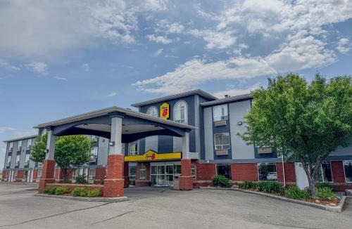 High River Hotel | Super 8 by Wyndham High River AB