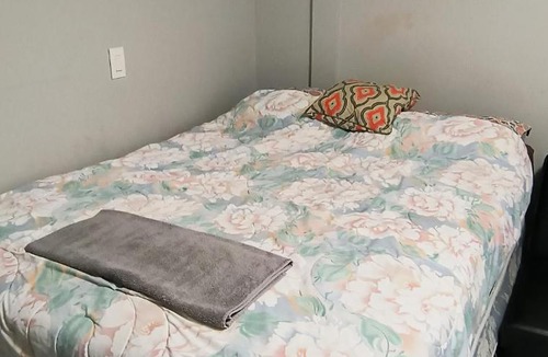 Surrey Newton House | Surrey Guest Home Near 88 Avenue - Free Parking