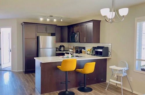 Sylvan Lake House | Sylvan Lake Retreat | Perfect Family Getaway | 7 mins walk to Lake | A/C | BBQ