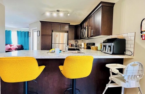 Sylvan Lake House | Sylvan Lake Retreat | Perfect Family Getaway | 7 mins walk to Lake | A/C | BBQ