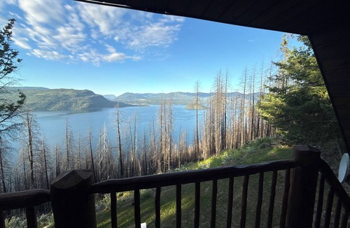 Celista Cabin | Takasümi Forest Resort Lodge - stunning cliffside view log cabin on 45 acres