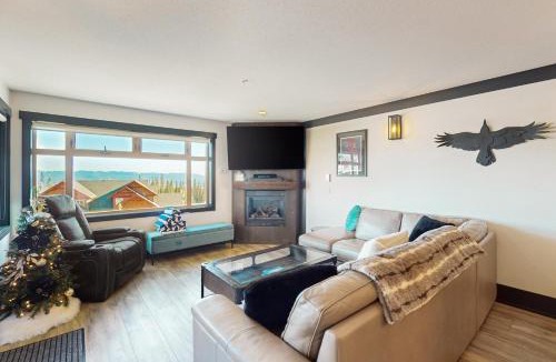 Big White Ski Resort Apartment | Talons Reach at The Raven