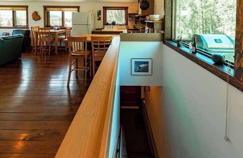 East Kootenay House | The Barn: Private Deck & Mountain Panoramas