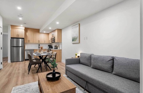 Northwest Calgary House | The Base - Cozy 2 BR Suite in Bowness! Near River