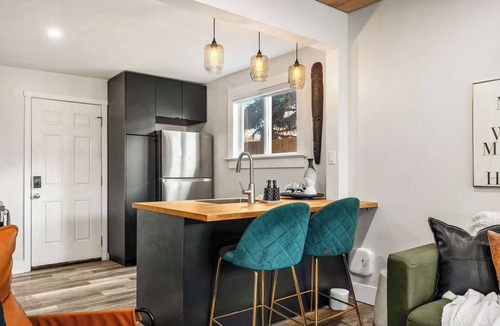 Drumheller House | The Bedrock | Modern Charm | Sleeps Guests | NEW