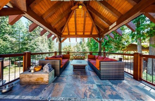 Christina Lake House | The Big Space on Chase