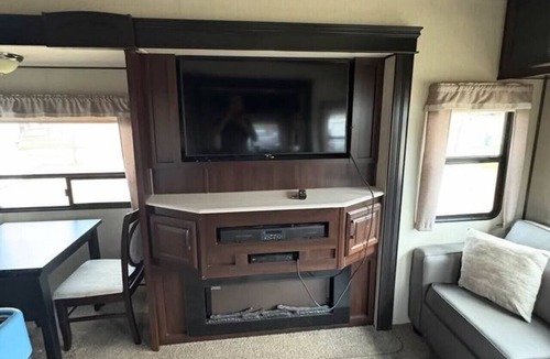 Stettler House | The Columbus w/ Spa Access