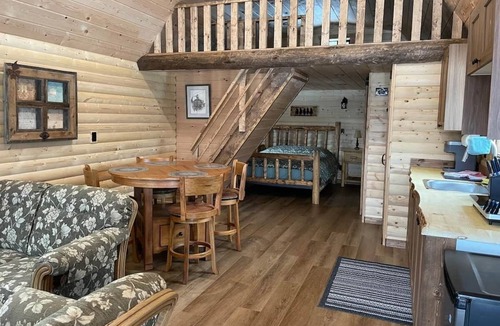 Division No. 11 House | The Cowboy cabin - Bear Creek Cabins