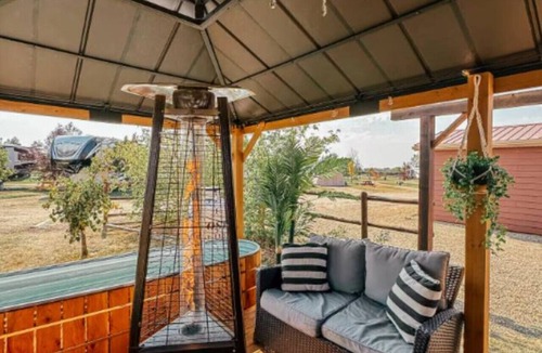 Stettler House | The Cozy Coach Glamper