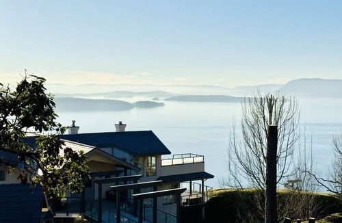 Pender Island Apartment | The East - Ocean Front Suite over looking Salish Sea
