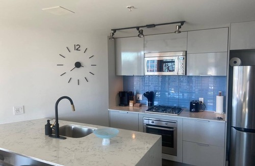 Gastown Apartment | The Executive at Woodward's - Downtown Vancouver + Parking Included