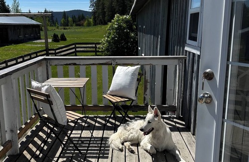 Quesnel Cottage | The Garden Suite