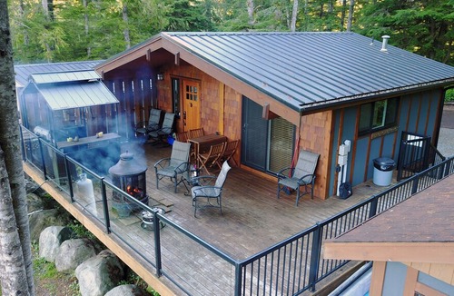 Port Renfrew Cottage | The Great Escape - Secluded with Hot Tub