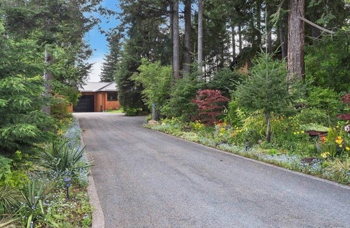 Campbell River House | The Grove Guest House
