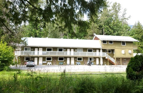 Mount Currie Hotel | The Hitching Post Motel