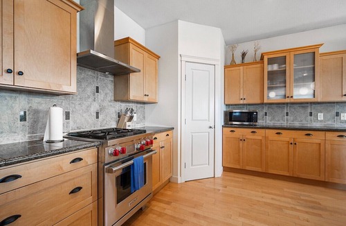 Southwest Mission House | The home base for your Kelowna experience!