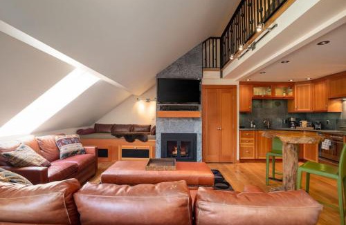 Whistler Village Apartment | The Ikon Lofted Studio with King Bed and Patio