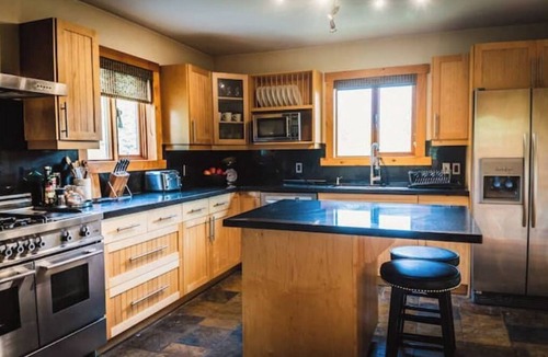 Blaeberry House | The Lazy Elk | Private 16-acre Mountain Lodge + Hot Tub