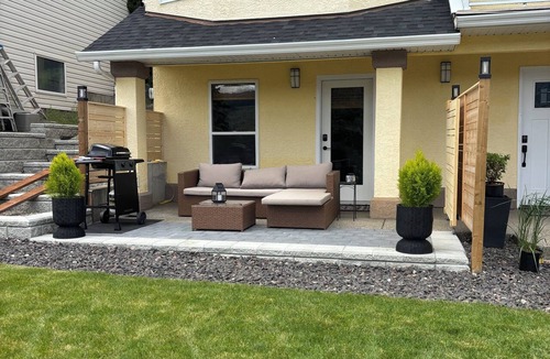Central Okanagan House | The Lookout - Cozy 1BR Suite Overlooking Wood Lake