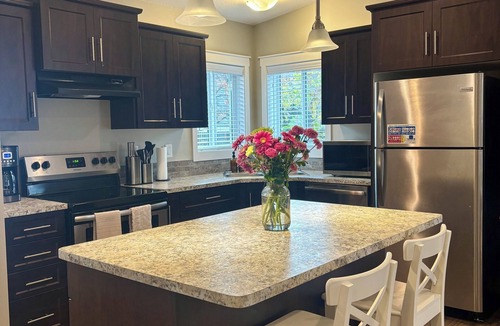 Okanagan-Similkameen House | The Nook at Latimer - 2 Bedroom Carriage House- Short Walk to Downtown and Beach