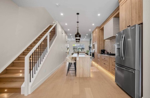 Shaganappi House | The Olive - Luxury, 5 min 2 DT, Steps From Ctrain