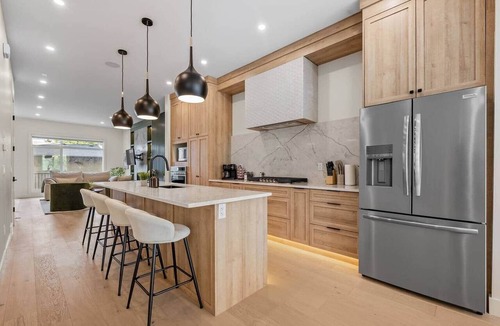 Shaganappi House | The Olive - Luxury, 5 min 2 DT, Steps From Ctrain