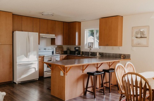 Regional District of Nanaimo House | the Rancho @ Yutori Acres - pet-friendly, family-friendly & fully fenced