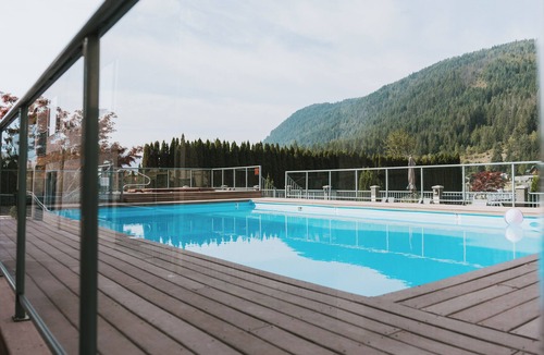 Sicamous Condo | The Shu Suite - Pool/Hot Tub + Boat Slip