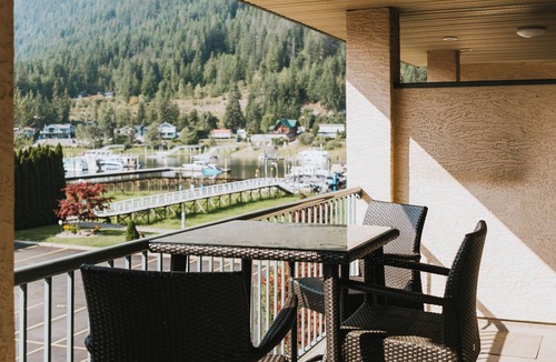 Sicamous Condo | The Shu Suite - Pool/Hot Tub + Boat Slip