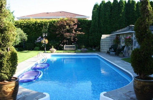Richmond Bed & Breakfast | The Stone Hedge Bed and Breakfast