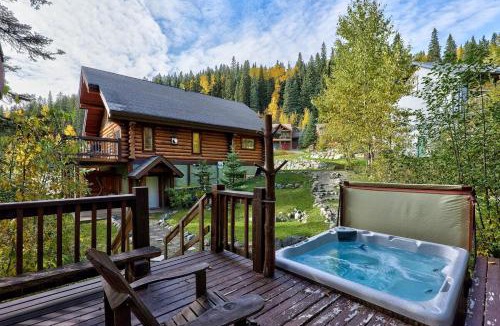 Sunburst Estates Ski Chalet | The Sunburst Chalet in Sun Peaks