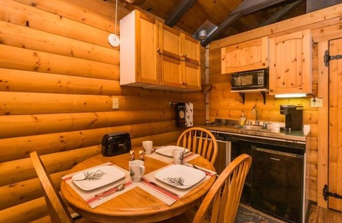 Division No. 11 House | The White Tail Cabin - Bear Creek Cabins