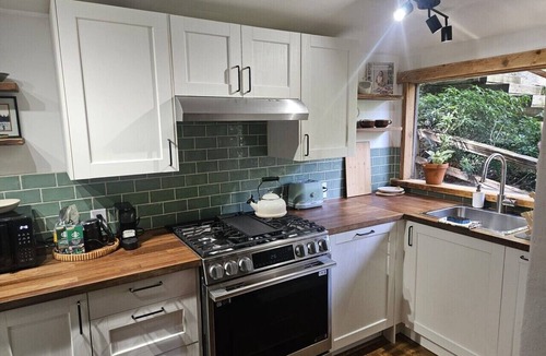Bowen Island House | The Yellow Door Cottage | Classic Bowen Charm