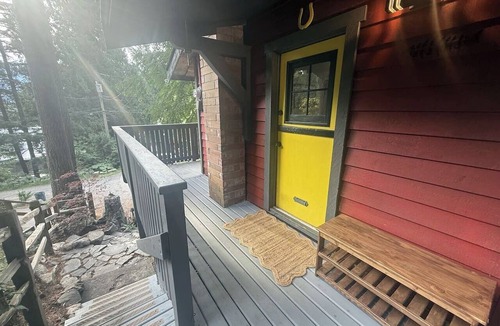 Bowen Island House | The Yellow Door Cottage | Classic Bowen Charm