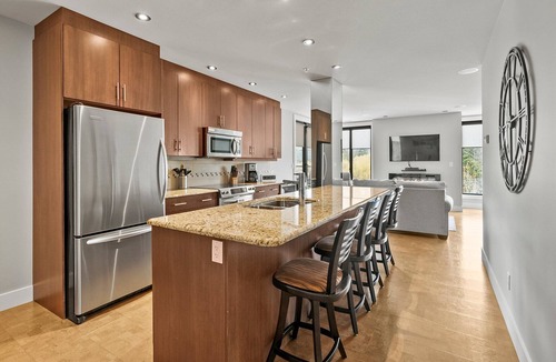 Sicamous Condo | Third floor 3 bedroom, 2 bathroom lakefront condo with boat slip and pool