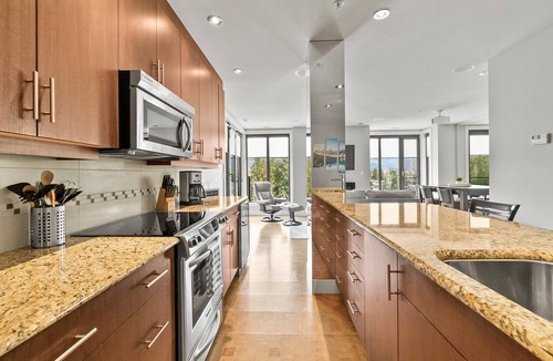 Sicamous Condo | Third floor 3 bedroom, 2 bathroom lakefront condo with boat slip and pool
