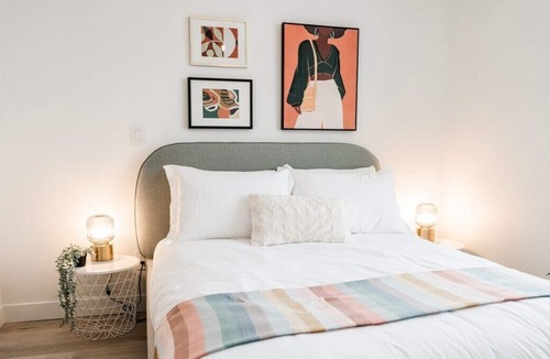 Downtown Kelowna Apartment | This apartment is a 1 bedroom(s), 1 bathrooms, located in Kelowna, BC.