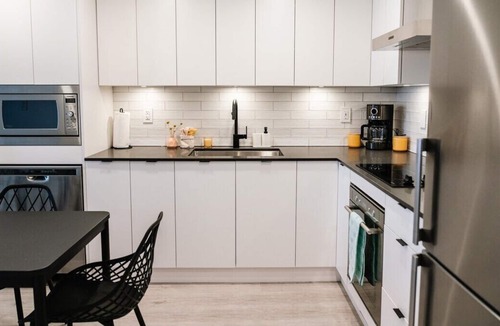 Downtown Kelowna Apartment | This apartment is a 1 bedroom(s), 1 bathrooms, located in Kelowna, BC.