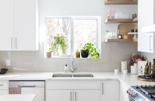 South Central House | This house is a 2 bedroom(s), 2.5 bathrooms, located in Kelowna, BC.