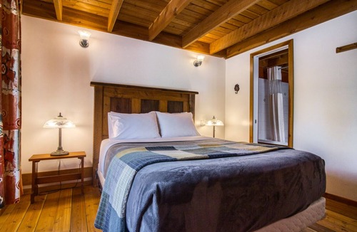 East Kootenay Hotel | Timbers Resort | 2BR | Cabin 8