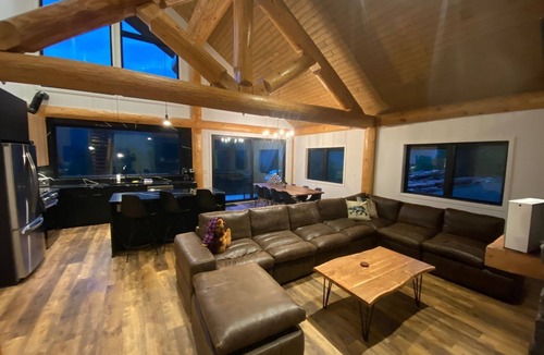 Hemlock Valley Cabin | Timberwolf A Cabin at Sasquatch Mountain *HOT TUB* GAMES ROOM*