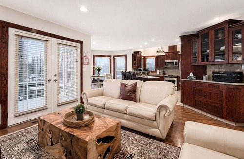 Revelstoke House | Top 1% - 4BR/HotTub/Sauna/Massage Chairs