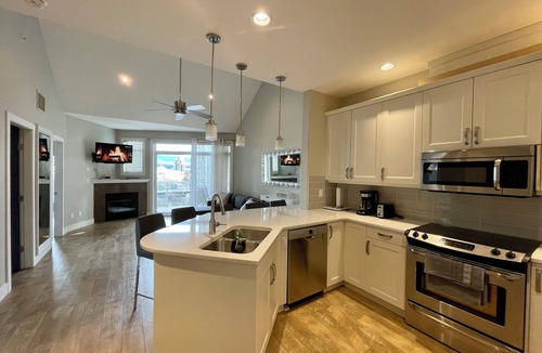 North End Condo | Top-Floor Luxury Waterfront Resort Condo Kelowna