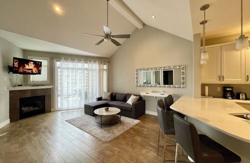 North End Condo | Top-Floor Luxury Waterfront Resort Condo Kelowna